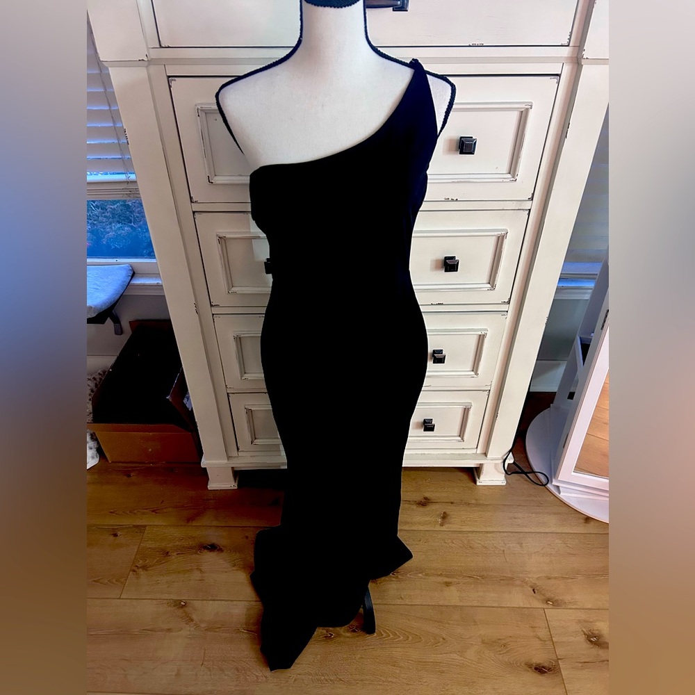 Windsor long black one shoulder formal dress size large